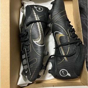 nike soccer cleats, only worn once to try them on and realize they don’t fit me.